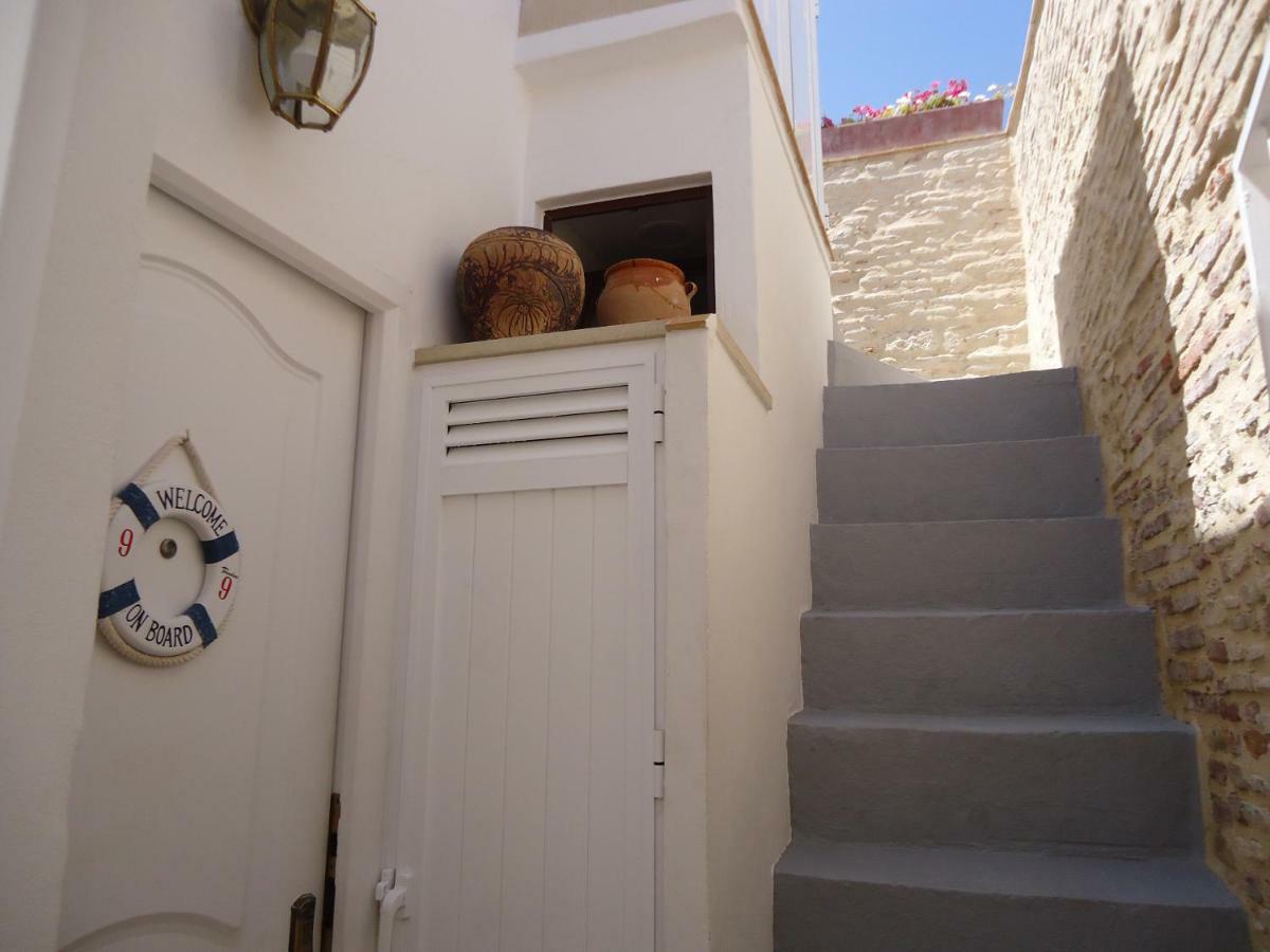 Apartamento Con Terraza,A 100M Playa Costilla Y Frente Al Castillo Rota Exterior photo